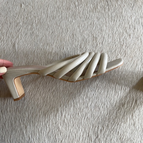 Intentionally Blank Shoes - Picture 4 of 5